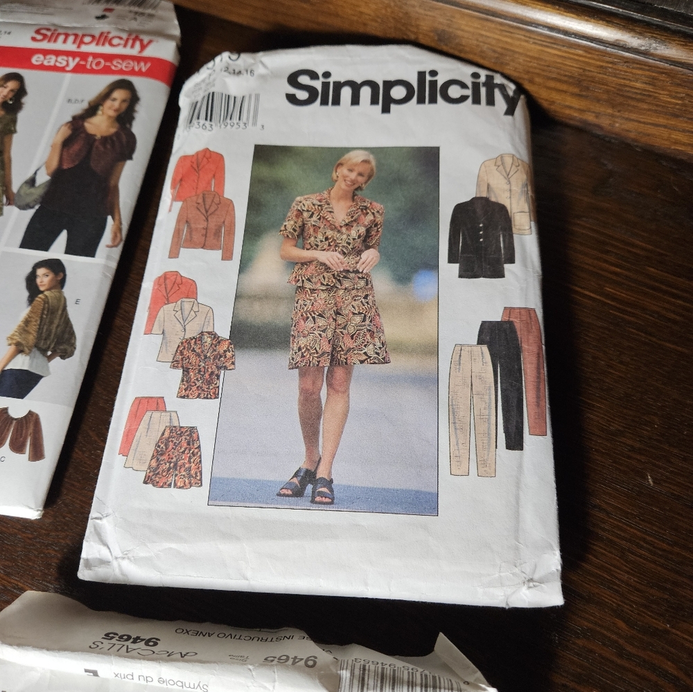 Simplicity and McCall's Vintage Sewing Patterns Collection. - Picture 5 of 12